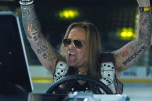Video: Vince Neil Mangles “Shout At The Devil” in Newly-Uncovered Tour Footage